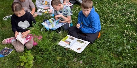 Powiększ grafikę: czytanie-na-polanie-628679.jpg
