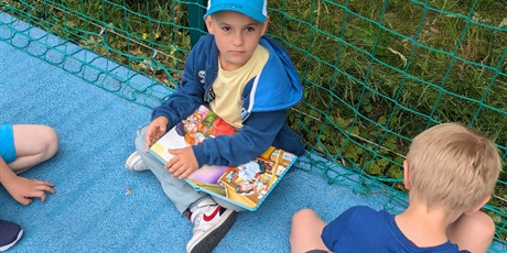 Powiększ grafikę: czytanie-na-polanie-628686.jpg