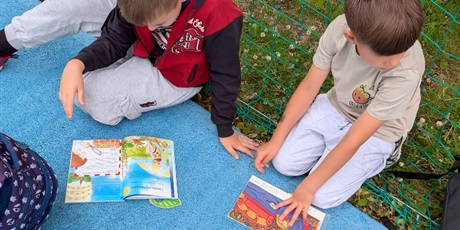 Powiększ grafikę: czytanie-na-polanie-628690.jpg