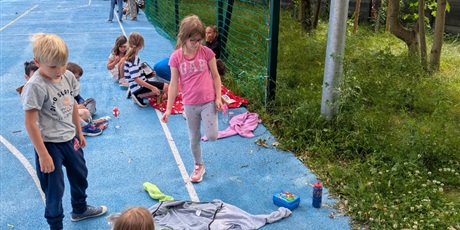 Powiększ grafikę: czytanie-na-polanie-628705.jpg