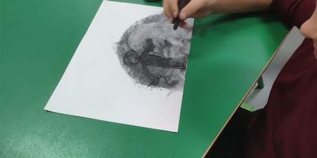 Powiększ grafikę: grudzien-w-swietlicy-666430.jpg