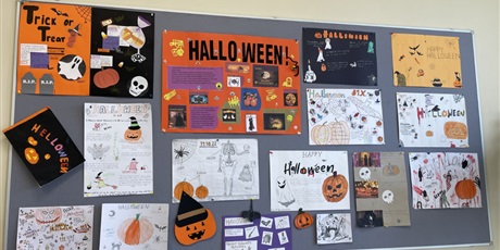 Halloween'owe plakaty i prezentacje w 6a, 6b, 7b, 8b i 8c