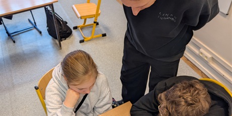 Powiększ grafikę: kamera-akcja-refleksja-final-rezydencji-artystycznej-w-sp49-658386.jpg