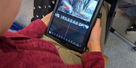 Powiększ grafikę: kamera-akcja-refleksja-final-rezydencji-artystycznej-w-sp49-658388.jpg