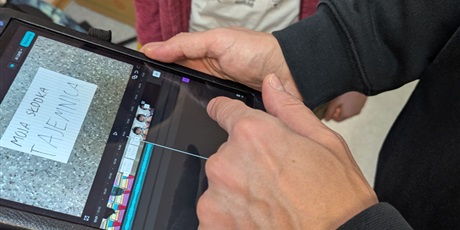 Powiększ grafikę: kamera-akcja-refleksja-final-rezydencji-artystycznej-w-sp49-658389.jpg