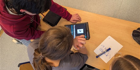 Powiększ grafikę: kamera-akcja-refleksja-final-rezydencji-artystycznej-w-sp49-658390.jpg