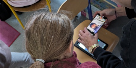 Powiększ grafikę: kamera-akcja-refleksja-final-rezydencji-artystycznej-w-sp49-658391.jpg