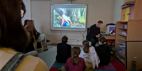 Powiększ grafikę: kamera-akcja-refleksja-final-rezydencji-artystycznej-w-sp49-658393.jpg