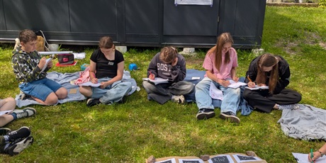 Powiększ grafikę: klasa-6a-na-konferencji-zrobmy-szum-sztafeta-uczniowskich-mocy-627869.jpg