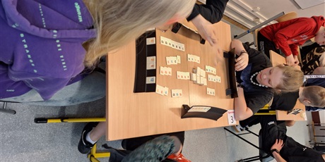 Powiększ grafikę: miedzyszkolny-turniej-rummikub-623687.jpg