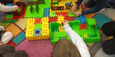 Powiększ grafikę: slowa-maja-moc-669626.jpg