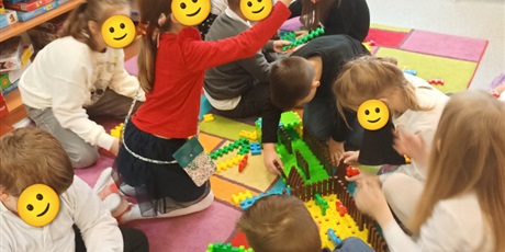 Powiększ grafikę: slowa-maja-moc-669628.jpg