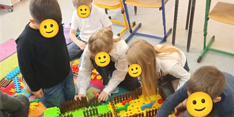 Powiększ grafikę: slowa-maja-moc-669629.jpg