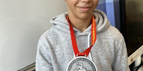 Srebrny medal Wiktora Kłosa z klasy 8b