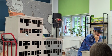 Powiększ grafikę: teatr-miniatura-zagral-spektakl-w-naszej-szkole-702428.jpg