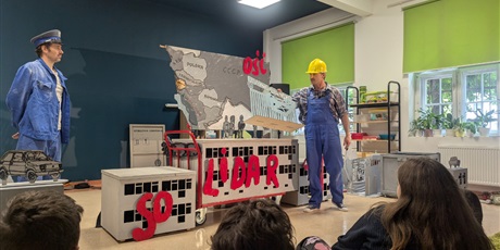 Powiększ grafikę: teatr-miniatura-zagral-spektakl-w-naszej-szkole-702431.jpg