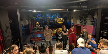 Powiększ grafikę: teatralny-rejs-klasy-6a-w-teatrze-miniatura-627862.jpg