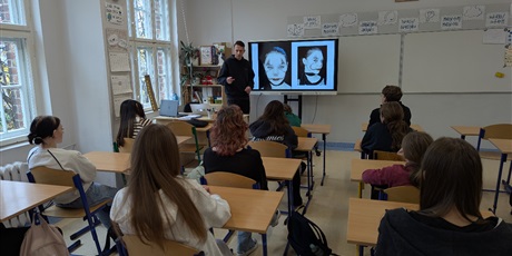 Powiększ grafikę: warsztaty-artystyczne-tajemnica-w-obiektywie-652893.jpg